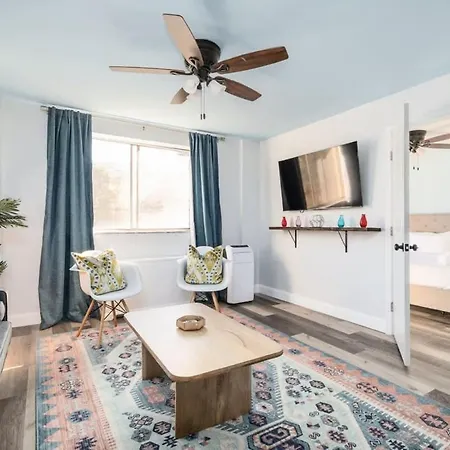 Downtown City View Newly Renovated 3 Beds Free Parking Lm205
